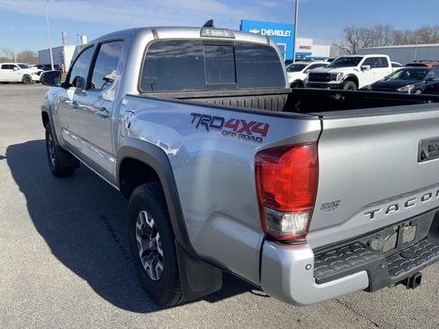 Used 2017 Toyota Tacoma TRD Off-Road image 17