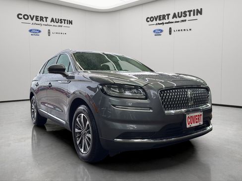 Used 2023 Lincoln Nautilus FWD w/ Premium Package image 7