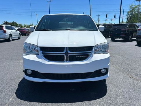 Used 2019 Dodge Grand Caravan SXT FWD image 2