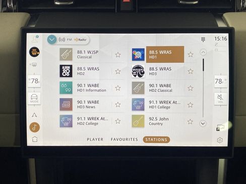 Used 2025 Land Rover Discovery Sport S image 22