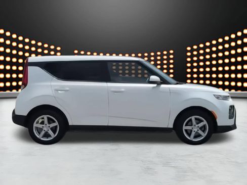 Used 2022 Kia Soul LX FWD image 9