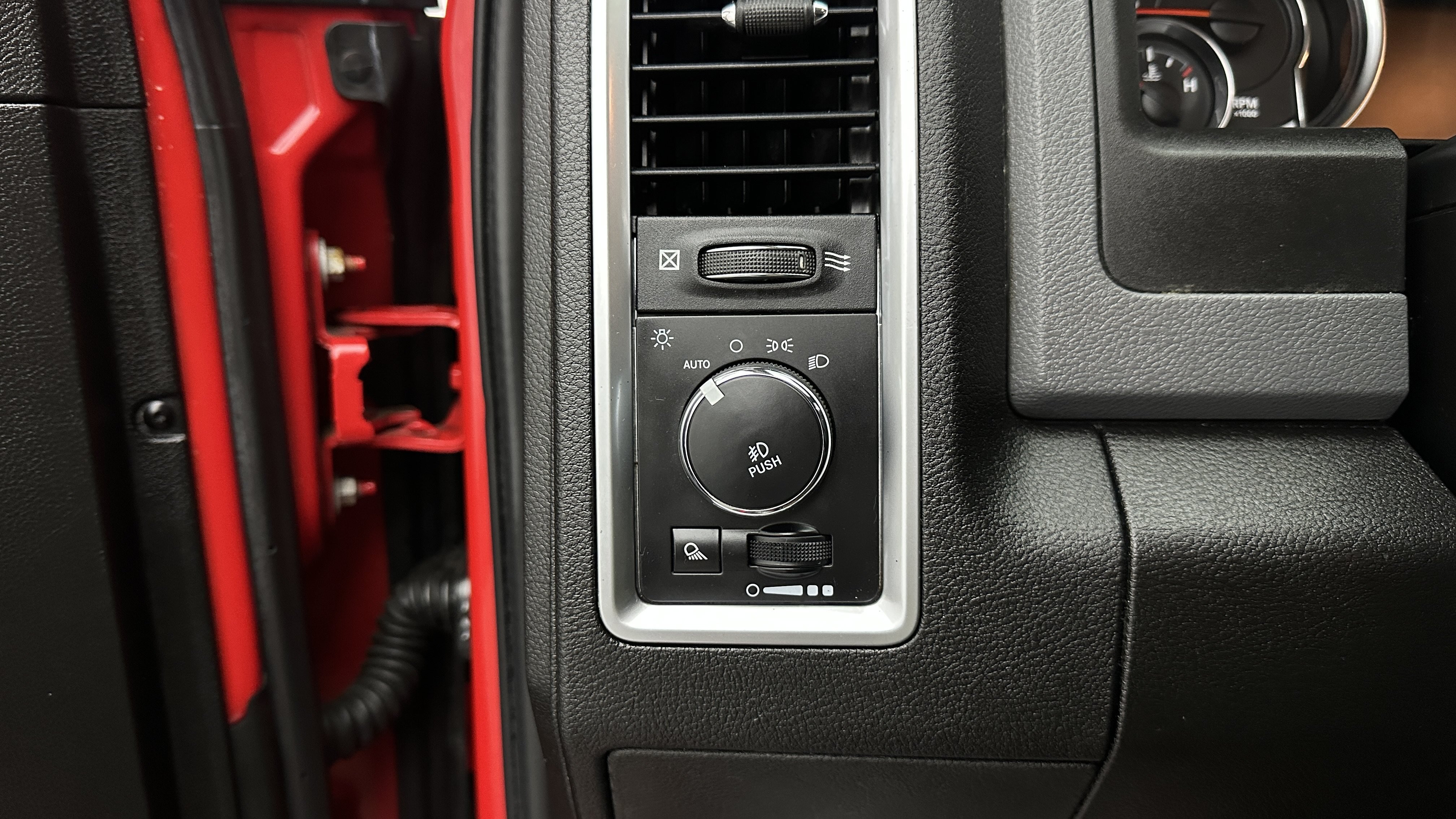 Used 2019 RAM 1500 Big Horn AWD/4WD image 16