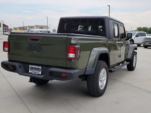 Used 2022 Jeep Gladiator Sport AWD/4WD image 3