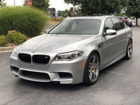 Used 2016 BMW M5 image 1