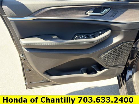 Used 2025 Jeep Grand Cherokee Limited w/ Trailer Tow Package AWD/4WD image 25
