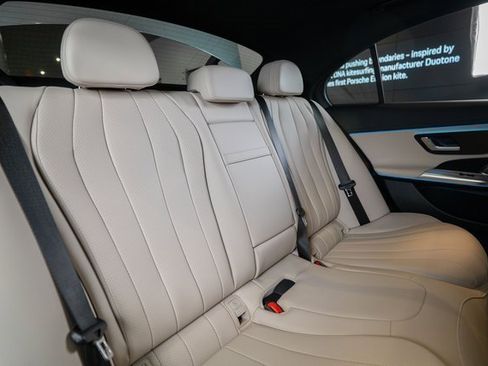 New 2026 Mercedes-Benz E 350 4MATIC Sedan image 32