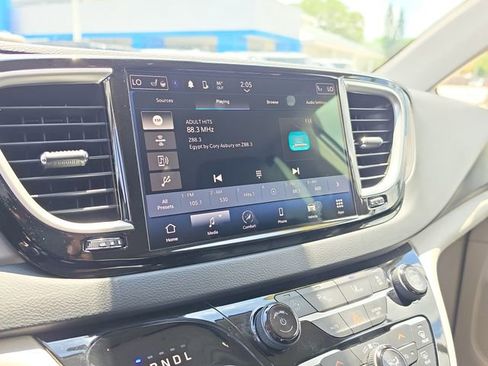 Used 2023 Chrysler Pacifica Touring-L FWD image 25