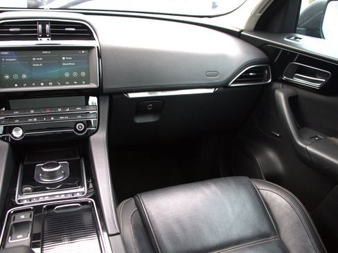 Used 2020 Jaguar F-PACE Prestige image 39
