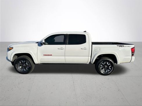 Used 2019 Toyota Tacoma TRD Sport image 10