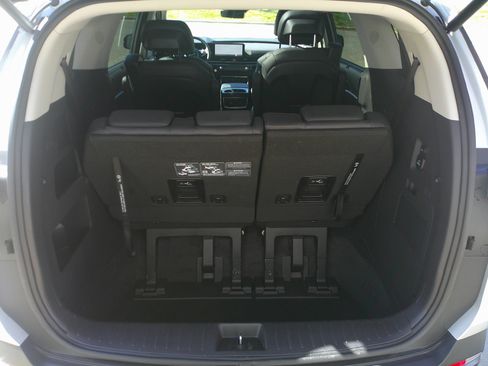 Used 2025 Kia Carnival SX Prestige image 35