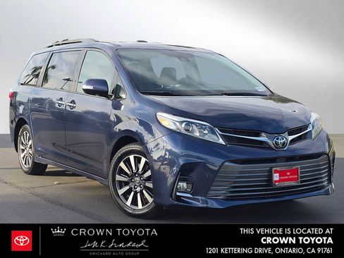 Used 2019 Toyota Sienna Limited image 1