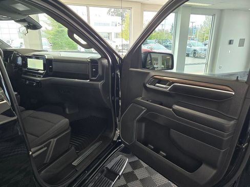 Used 2022 Chevrolet Silverado 1500 RST AWD/4WD image 41