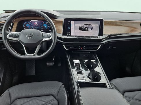 Used 2025 Volkswagen Atlas SE FWD image 11