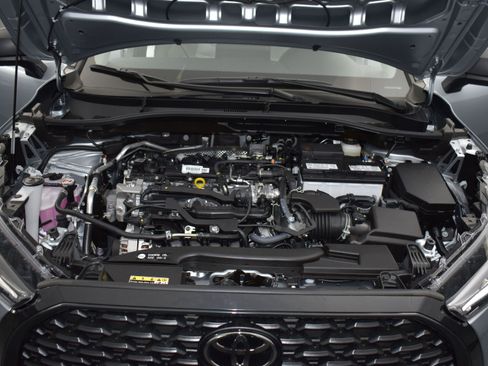 Used 2025 Toyota Corolla Cross L image 22