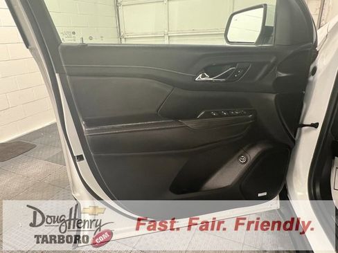 Used 2023 GMC Acadia SLT image 30