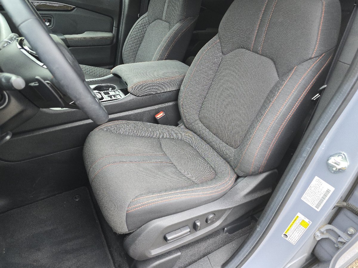 Used 2025 Honda Pilot Sport image 25