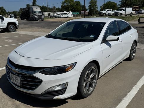Used 2021 Chevrolet Malibu LT FWD image 1
