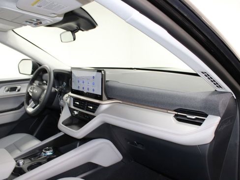 New 2026 Ford Explorer Active RWD image 30