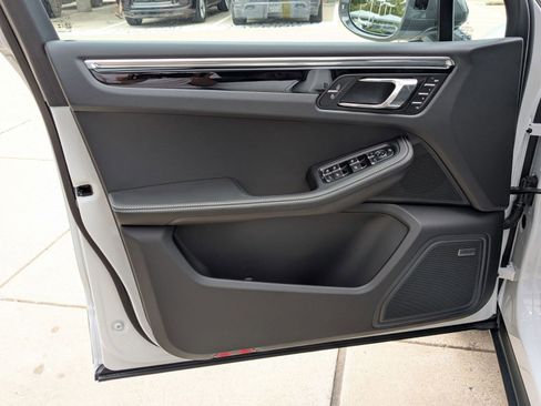 New 2026 Porsche Macan image 13