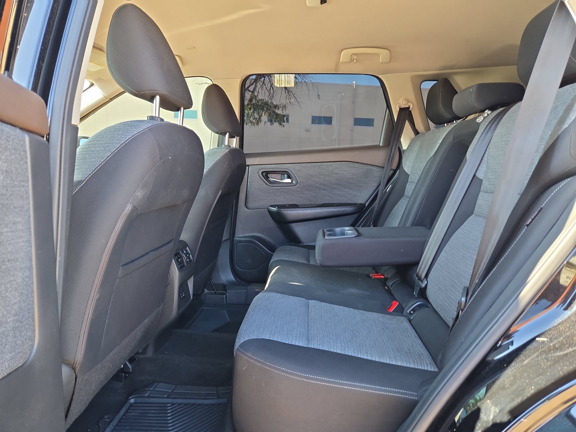 Used 2022 Nissan Rogue SV FWD image 13