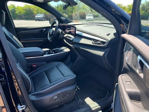 Used 2025 Buick Enclave Avenir w/ Super Cruise Package AWD/4WD image 9