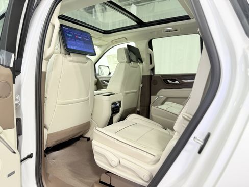 Used 2024 GMC Yukon Denali w/ Denali Reserve Package image 27