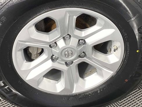 Used 2021 Toyota 4Runner SR5 AWD/4WD image 30