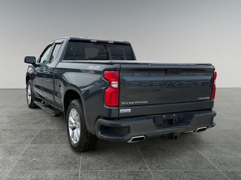 Used 2019 Chevrolet Silverado 1500 Custom w/ Custom Value Package AWD/4WD image 4