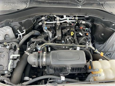 Used 2023 Ford Explorer XLT w/ Equipment Group 202A AWD/4WD image 49