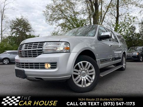 Used 2013 Lincoln Navigator L 4WD image 2