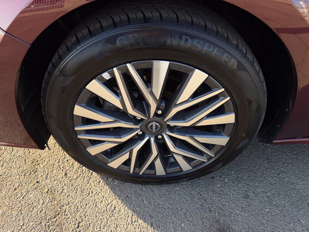 Certified 2025 Nissan Altima 2.5 SV FWD image 8