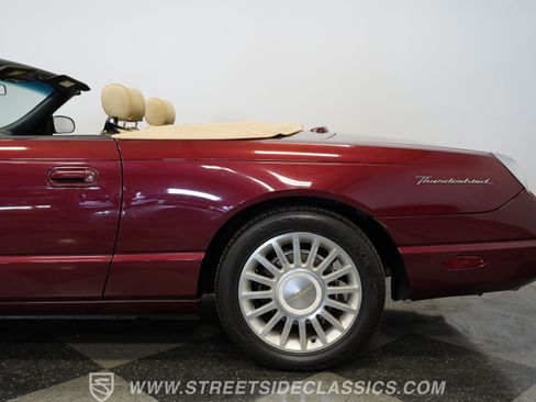 Used 2004 Ford Thunderbird image 29