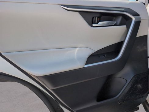 Used 2022 Toyota RAV4 XLE Premium AWD/4WD image 33