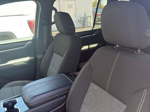 Used 2025 GMC Acadia Elevation AWD/4WD image 11