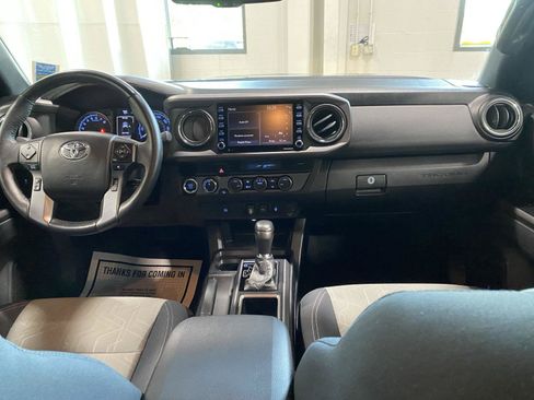 Used 2021 Toyota Tacoma TRD Off-Road AWD/4WD image 4