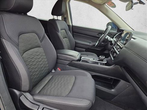 Used 2025 Nissan Pathfinder SV FWD image 20
