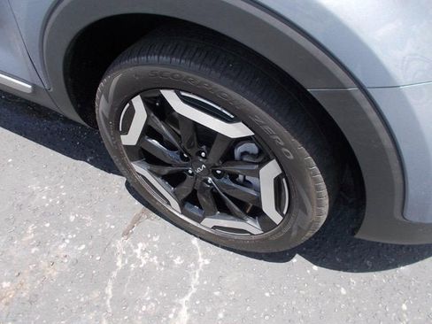 Used 2023 Kia Telluride EX w/ EX Captain's Chair Package image 9