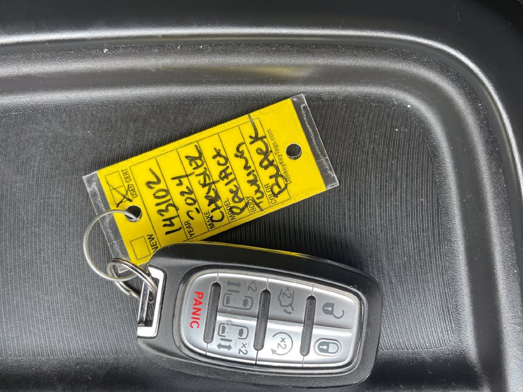 Used 2024 Chrysler Pacifica Touring FWD image 37