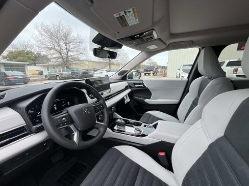 New 2026 Mitsubishi Outlander SE FWD image 10