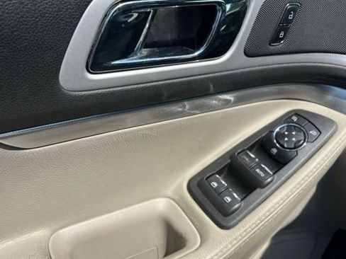 Used 2015 Ford Explorer XLT w/ Equipment Group 201A AWD/4WD image 12