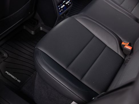 Certified 2025 Porsche Macan Electric RWD image 31