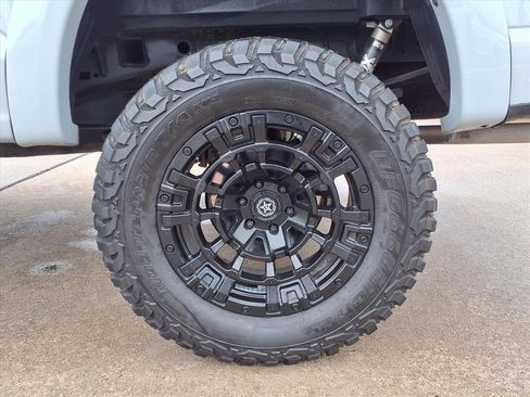 Used 2023 Ford F150 Lariat w/ Equipment Group 502A High image 30