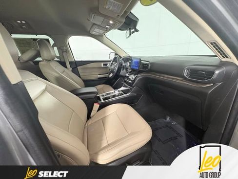 Used 2022 Ford Explorer Limited w/ Equipment Group 301A AWD/4WD image 13