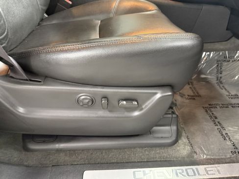 Used 2013 Chevrolet Avalanche LTZ image 34