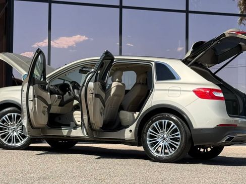Used 2017 Lincoln MKX Reserve FWD image 25