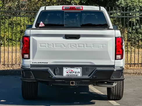 Used 2025 Chevrolet Colorado W/T AWD/4WD image 4