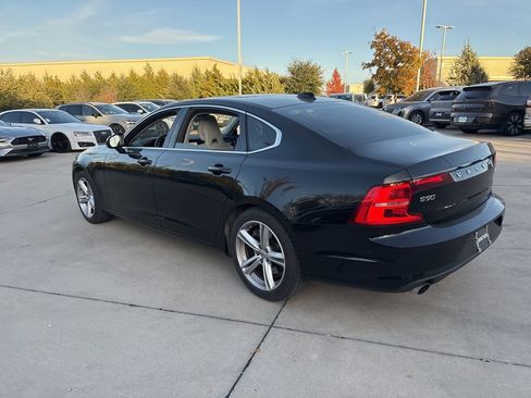 Used 2018 Volvo S90 T5 Momentum w/ Convenience Package image 6