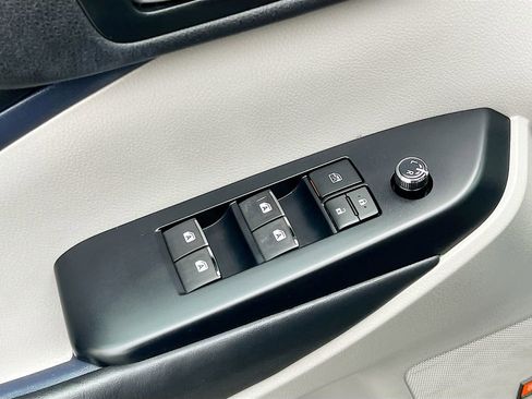 Used 2015 Toyota Highlander Limited AWD/4WD image 18