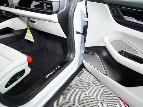 New 2026 Porsche Macan 4S Electric image 26