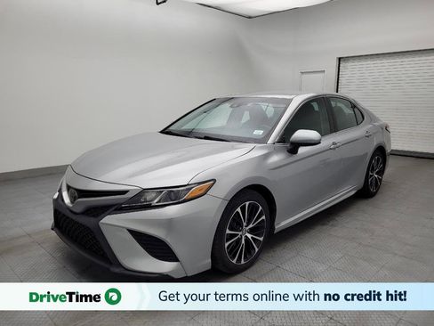 Used 2018 Toyota Camry SE image 1